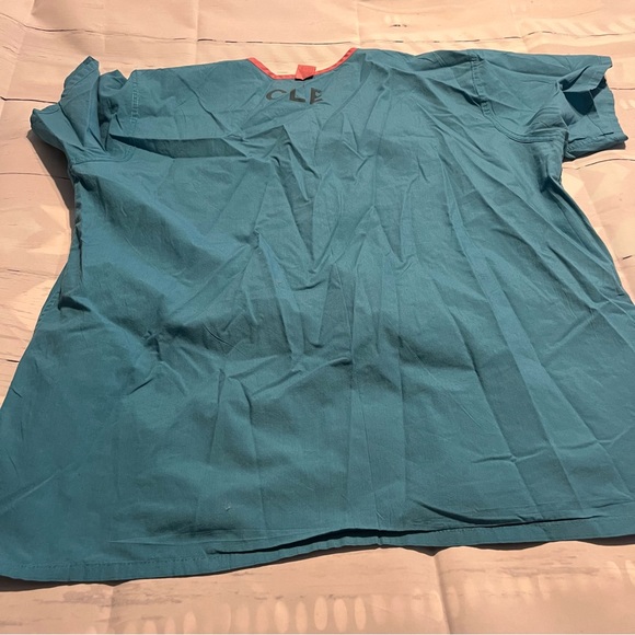 3 Pack Bundle of Green V Neck Scrub Top with Pockets, Size XL - Picture 8 of 12